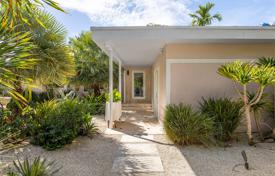 Şehir içinde müstakil ev – Pine Tree Drive, Miami sahili, Florida,  Amerika Birleşik Devletleri. $2,900,000