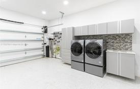 8 odalılar şehir içinde müstakil ev 358 m² Miami'de, Amerika Birleşik Devletleri. $2,680,000
