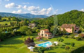 9 odalılar villa 440 m² Terranuova Bracciolini'de, İtalya. 850,000 €