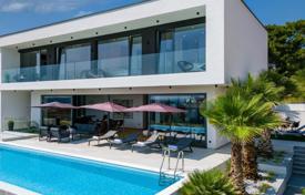 4 odalılar şehir içinde müstakil ev 400 m² Medulin'de, Hırvatistan. 1,850,000 €