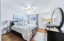 6 odalılar şehir içinde müstakil ev Scarborough'da, Kanada. C$1,259,000