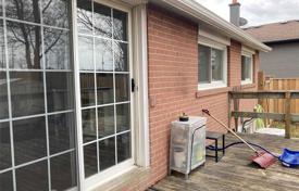 3 odalılar şehir içinde müstakil ev Etobicoke'de, Kanada. C$1,408,000