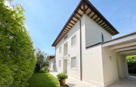 Villa Forte dei Marmi'de, İtalya. 3,300,000 €