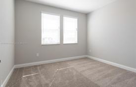 3 odalılar şehir içinde müstakil ev 232 m² Florida'da, Amerika Birleşik Devletleri. $585,000