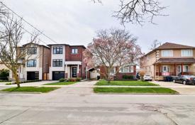 3 odalılar şehir içinde müstakil ev Etobicoke'de, Kanada. C$1,583,000