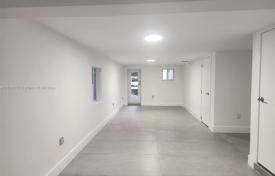 3 odalılar şehir içinde müstakil ev 167 m² Miami'de, Amerika Birleşik Devletleri. $1,199,000