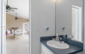 10 odalılar şehir içinde müstakil ev 257 m² Florida'da, Amerika Birleşik Devletleri. $652,000