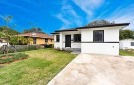 4 odalılar şehir içinde müstakil ev Hallandale Beach'da, Amerika Birleşik Devletleri. $600,000