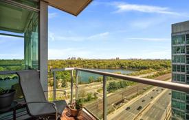 3 odalılar daire Lake Shore Boulevard West'da, Kanada. C$957,000