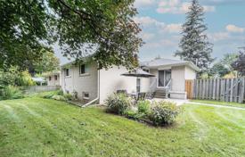 4 odalılar şehir içinde müstakil ev North York'da, Kanada. C$1,836,000