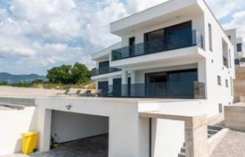 6 odalılar şehir içinde müstakil ev 340 m² Crikvenica'da, Hırvatistan. 1,399,000 €