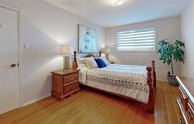 9 odalılar konak North York'da, Kanada. C$1,271,000