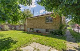 10 odalılar şehir içinde müstakil ev North York'da, Kanada. C$1,700,000