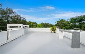 Şehir içinde müstakil ev – Miami, Florida, Amerika Birleşik Devletleri. $3,790,000
