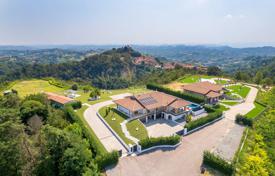 10 odalılar villa Cuneo'da, İtalya. 2,400,000 €