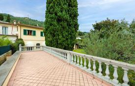 15 odalılar villa Pietrasanta'da, İtalya. Price on request