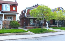 8 odalılar konak Symington Avenue'de, Kanada. C$1,493,000