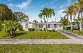 3 odalılar şehir içinde müstakil ev 154 m² Miami'de, Amerika Birleşik Devletleri. $400,000
