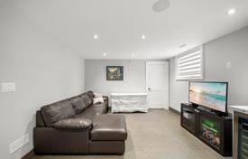 8 odalılar konak North York'da, Kanada. C$1,548,000