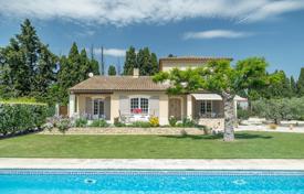 6 odalılar yazlık ev Graveson'da, Fransa. 795,000 €
