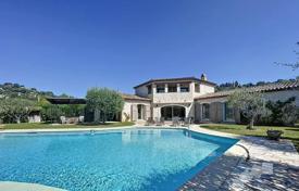 4 odalılar villa 300 m² Mougins'de, Fransa. 7,500 € haftalık