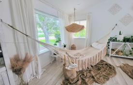 3 odalılar şehir içinde müstakil ev 233 m² Miami'de, Amerika Birleşik Devletleri. $800,000