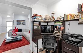 3 odalılar şehir içinde müstakil ev 140 m² Miami'de, Amerika Birleşik Devletleri. $599,000