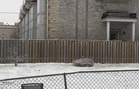 10 odalılar şehir içinde müstakil ev North York'da, Kanada. C$2,505,000