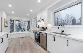 3 odalılar şehir içinde müstakil ev Scarborough'da, Kanada. C$1,819,000