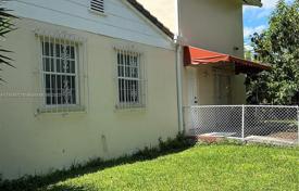 Şehir içinde müstakil ev – Coral Gables, Florida, Amerika Birleşik Devletleri. $850,000