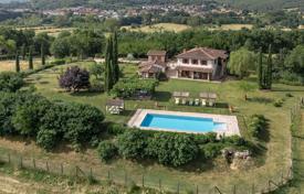 25 odalılar konak Castelfranco di Sopra'da, İtalya. 1,300,000 €