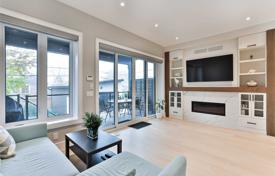 4 odalılar şehir içinde müstakil ev Etobicoke'de, Kanada. C$2,488,000