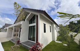 3 odalılar şehir içinde müstakil ev 252 m² Si Sunthon'da, Tayland. $196,000