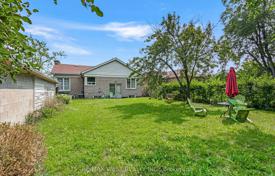 8 odalılar şehir içinde müstakil ev Scarborough'da, Kanada. C$1,351,000