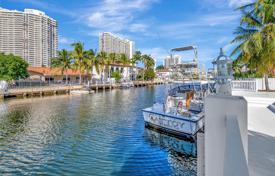 Şehir içinde müstakil ev – North Miami Beach, Florida, Amerika Birleşik Devletleri. $2,995,000