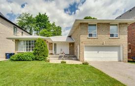 10 odalılar şehir içinde müstakil ev North York'da, Kanada. C$2,064,000