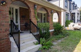 12 odalılar şehir içinde müstakil ev North York'da, Kanada. C$1,823,000