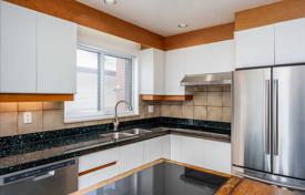 10 odalılar şehir içinde müstakil ev Etobicoke'de, Kanada. C$1,258,000