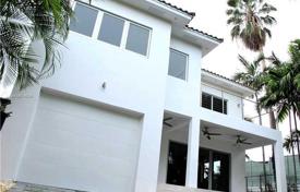 Yazlık ev – Miami sahili, Florida, Amerika Birleşik Devletleri. $2,450,000