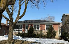 11 odalılar şehir içinde müstakil ev North York'da, Kanada. C$1,841,000
