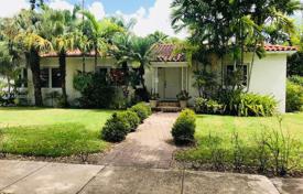 Yazlık ev – Coral Gables, Florida, Amerika Birleşik Devletleri. $1,260,000