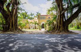 Yazlık ev – Coral Gables, Florida, Amerika Birleşik Devletleri. $1,300,000