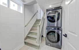 10 odalılar şehir içinde müstakil ev Scarborough'da, Kanada. C$1,945,000