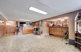 12 odalılar şehir içinde müstakil ev North York'da, Kanada. C$2,631,000
