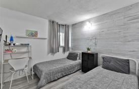 3 odalılar daire North York'da, Kanada. C$779,000