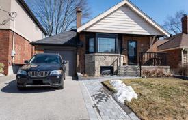 4 odalılar şehir içinde müstakil ev East York'da, Kanada. C$1,803,000