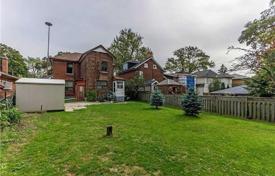 5 odalılar şehir içinde müstakil ev Etobicoke'de, Kanada. C$1,649,000