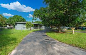 3 odalılar şehir içinde müstakil ev 136 m² Miami'de, Amerika Birleşik Devletleri. $625,000