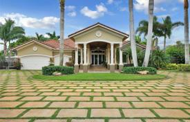8 odalılar villa 691 m² Miami'de, Amerika Birleşik Devletleri. $1,699,000