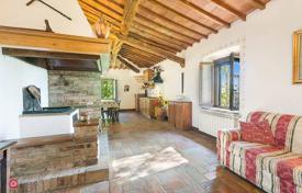 8 odalılar villa 1000 m² Montalcino'da, İtalya. 2,750,000 €